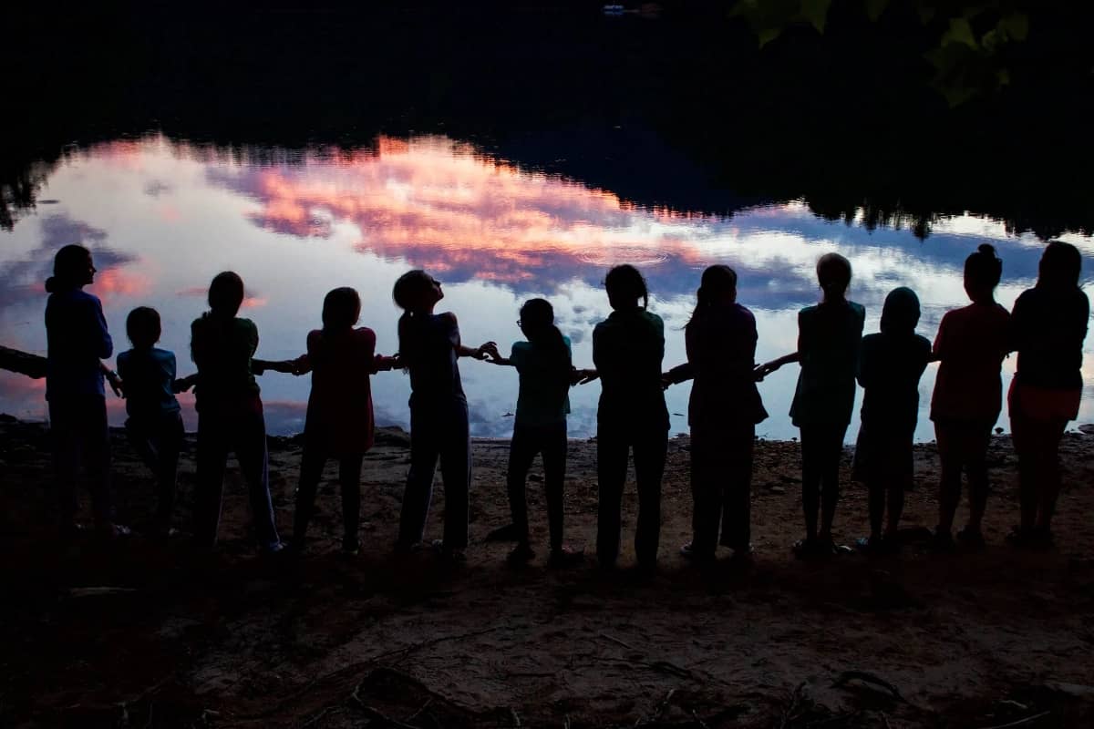 Girls holding hands at Camps Kahdalea
