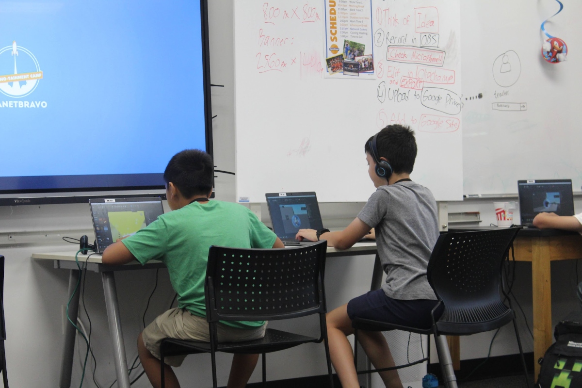 Kids on computer at PlanetBravo