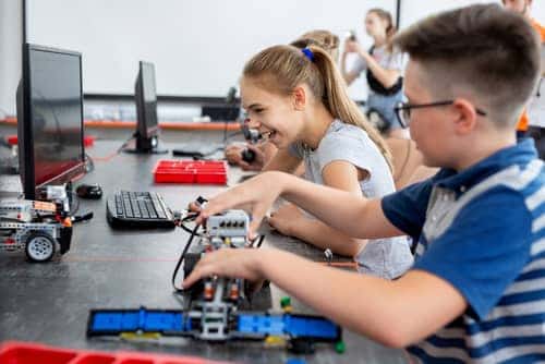 7 Best Robotics Summer Camps For Kids 2023