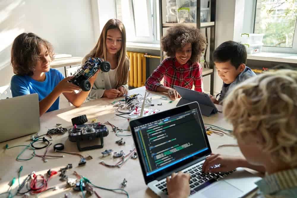 10 Best Coding Summer Camps For Kids 2023